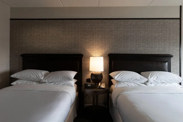 غرفة بسريرين مزدوجين، Sheraton Chicago Northbrook 1/2