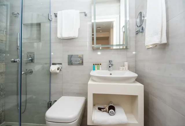 Junior Suite, King Bed, City Avenue 1/2