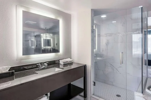 جناح بسرير كينج مع أريكة، Comfort Inn & Suites Grand Blanc/Flint 8/9