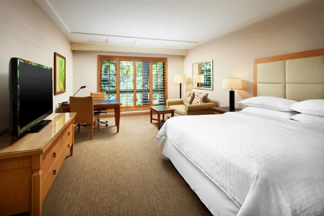 جناح كلوب بسريرين كوين بغرفة نوم واحدة مع أريكة، SHERATON LA JOLLA HOTEL 1/8