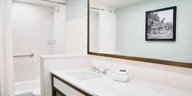 غرفة بسرير كوين، Oglebay Resort Conference Center 5/6