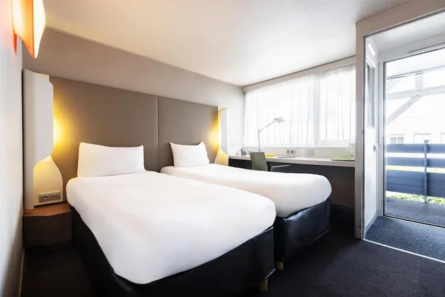Standard, Twin Beds, Hotel Campanile Montesson Le Vesinet 6/10