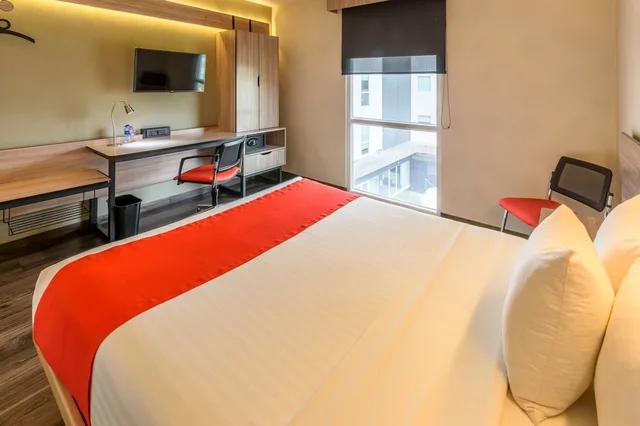غرفة بسرير كوين، City Express Plus by Marriott Bogota Aeropuerto 1/4