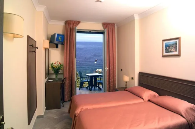 غرفة بسرير مزدوج أو سريرين منفصلين بإطلالة، Villa Bianca Resort 1/6