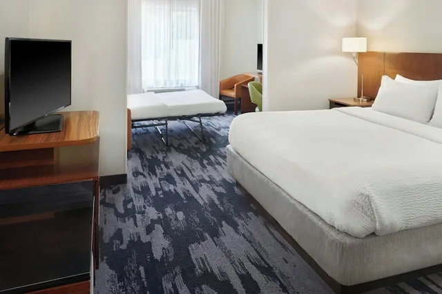 Suite, King Bed, Sofa, Fairfield Inn Suites Reading Wyomissing 3/6