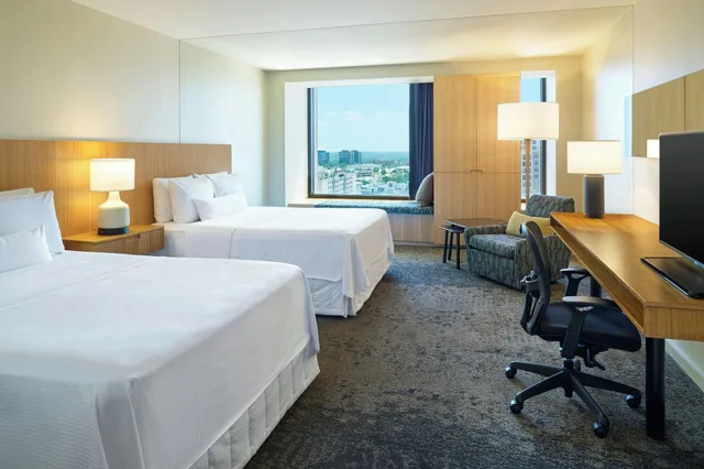 غرفة رباعية بسرير كوين لذوي الإعاقة، The Westin Galleria Dallas 1/3