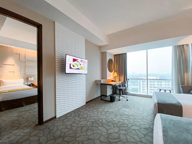 Premium, Lounge Access, Crowne Plaza Bandung 1/2
