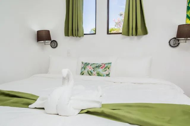غرفة قياسية بسرير كينج بشرفة، Hotel Coco Palms 10/10