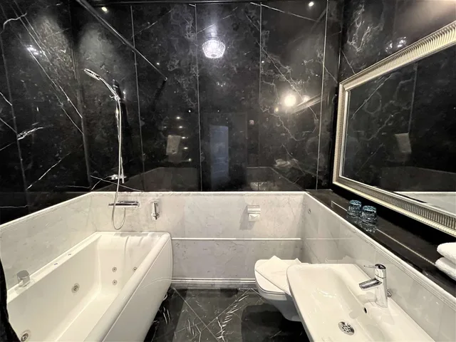 جناح جونيور بسرير كوين مع أريكة بحوض جاكوزي، Hotel Vasa, BW Signature Collection 4/5