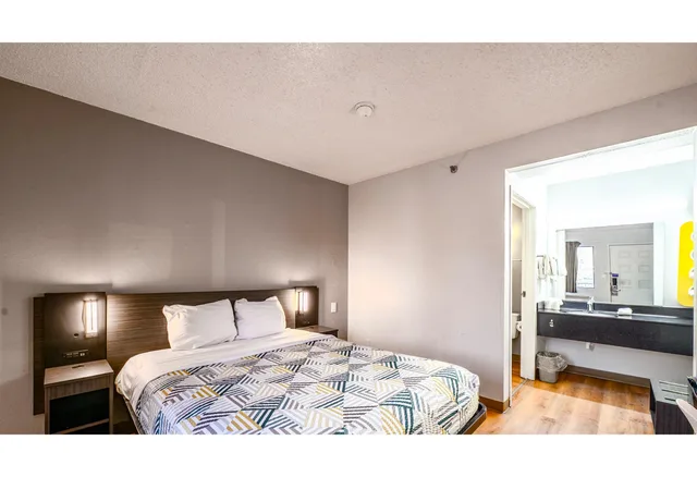 غرفة بسرير كوين، Motel6 Wethersfield, CT - Hartford 2/4
