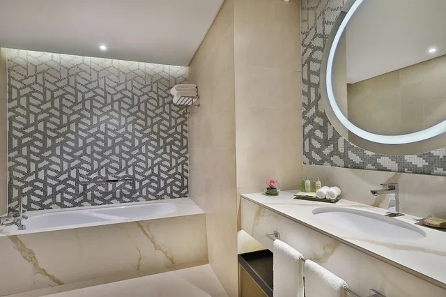 جناح ديلوكس بسرير كينج بشرفة بغرفة نوم واحدة، Hilton Doha The Pearl Residences 4/6