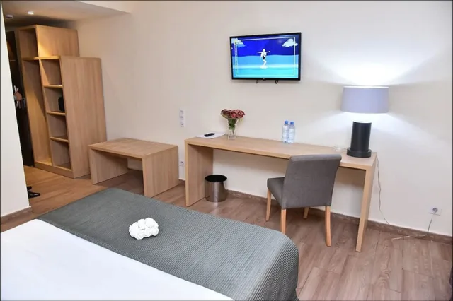 Double Room H، LIBERTE EXPRESS 3/4
