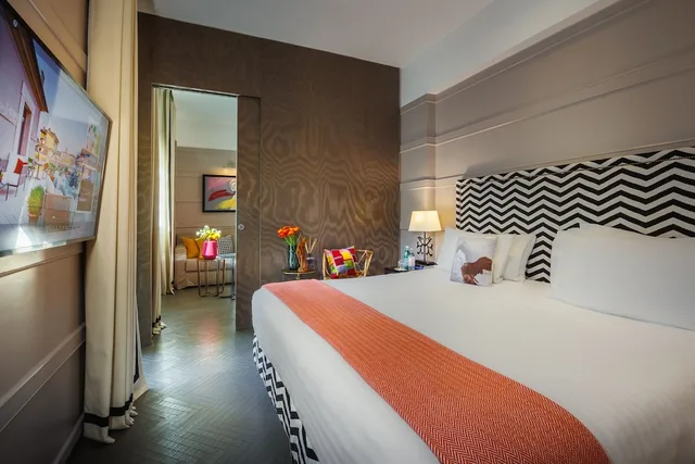 جناح بريستيج بسرير كينج بغرفة نوم واحدة مع أريكة، Singer Palace Hotel 1/3