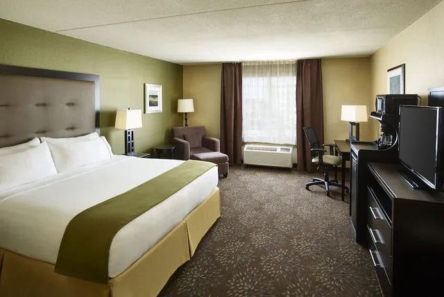 غرفة قياسية بسرير كينج، Holiday Inn Express Hotel Amp Suites Timmins 3/5