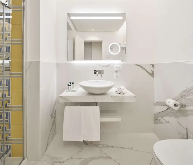غرفة سوبيريور بسريرين منفصلين، De Bonart Naples, Curio Collection by Hilton 5/8