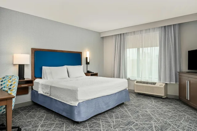 جناح بسرير كينج لذوي الإعاقة، Hampton Inn Chicago North/Loyola Station 1/6
