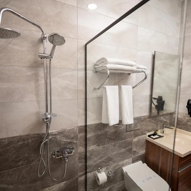 Room, King Bed, Balcony, Mari Suites Hotel 5/7