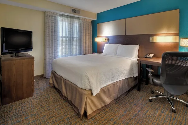 جناح بسرير كينج وسرير كوين بغرفتي نوم مع أريكة لذوي الإعاقة، Residence Inn Memphis Germantown 1/2