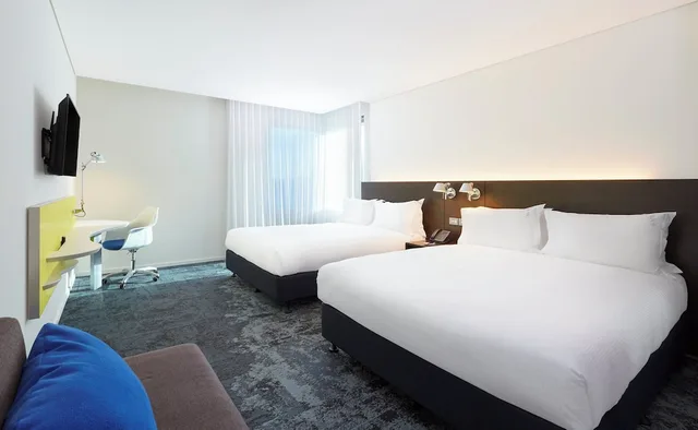 غرفة قياسية بسريرين كوين، Holiday Inn Express Sydney Macquarie Park 2/7