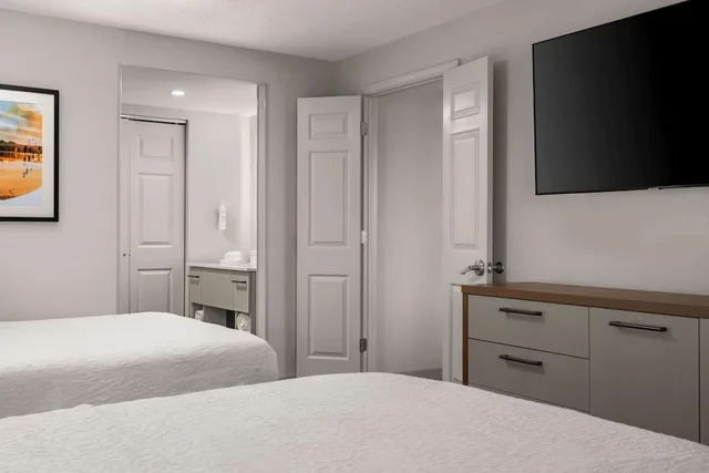 جناح بسريرين مزدوجين بغرفة نوم واحدة مع أريكة، Homewood Suites by Hilton Richmond-Chester 3/9