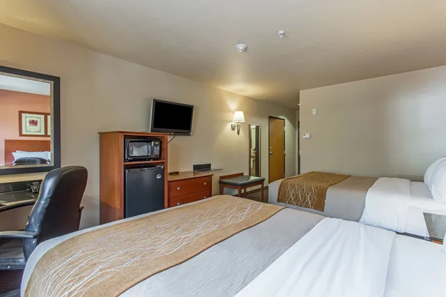غرفة قياسية بسريرين كوين، Hotel Ruidoso - Midtown 1/3