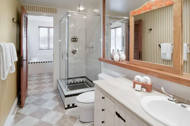 غرفة بسريرين كينج بغرفتي نوم مع أريكة، Hilton Grand Vacations Club Tremblant Canada 4/7