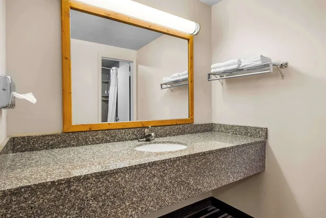 غرفة قياسية بسريرين كوين في الطابق الأرضي، Best Western Lee's Motor Inn 5/7
