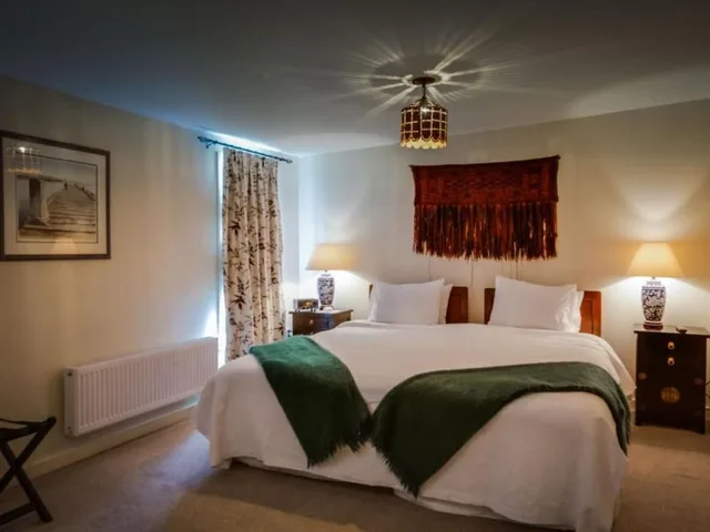 Park, King Bed, Sofa, PEN-Y-BRYN LODGE 4/10