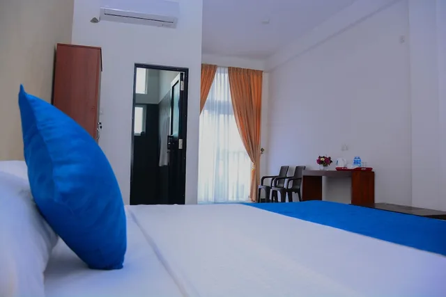 غرفة ديلوكس بسرير كوين بشرفة بـ4 غرف نوم للمدخنين، Hotel Star White Negombo 2/4