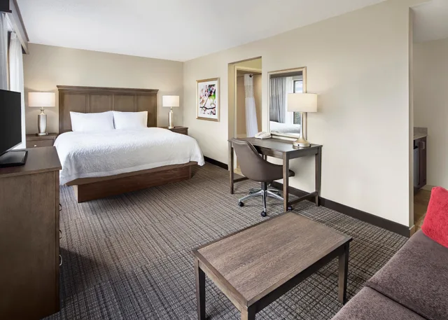 Studio, Suite, King Bed, Sofa, Hampton Inn & Suites Alexandria Old Town Area South 4/8