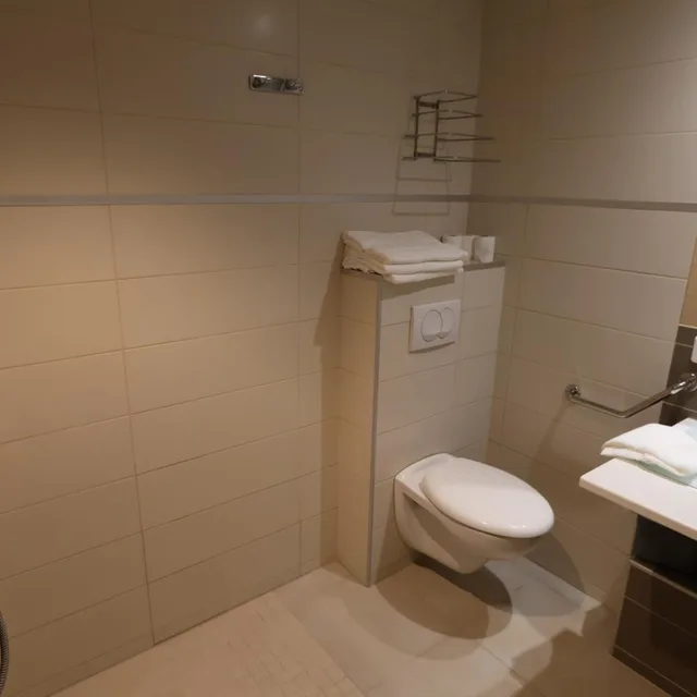 غرفة بسرير مزدوج لذوي الإعاقة، Brit Hotel Montpellier Euromedecine 9/9