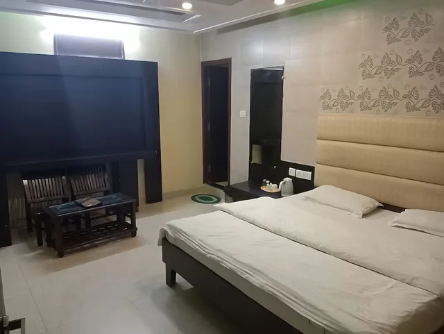 Semi Deluxe, Queen Bed، Hotel Green Palms 1/7