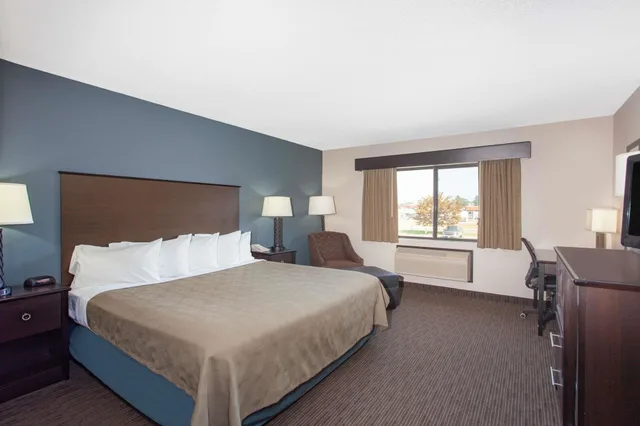 غرفة ديلوكس بسرير كينج، Americinn By Wyndham North Branch 2/6