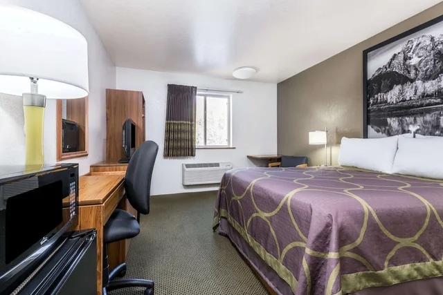 غرفة بسرير كينج لذوي الإعاقة، Super 8 by Wyndham Missoula/Reserve St. 1/2