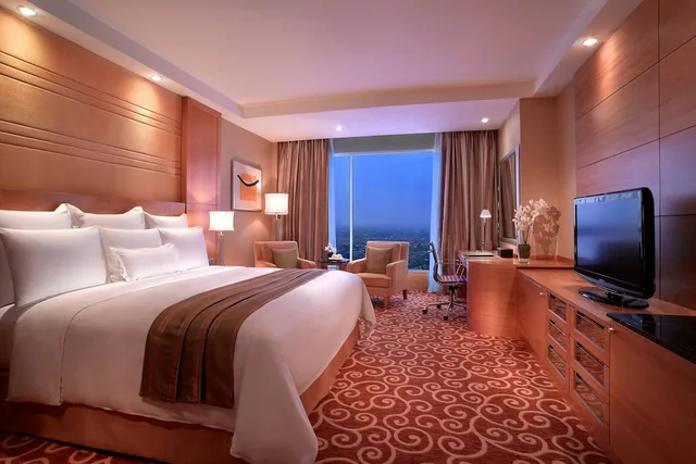 غرفة ديلوكس بسرير كينج بإطلالة على المدينة، Jw Marriott Medan 1/3