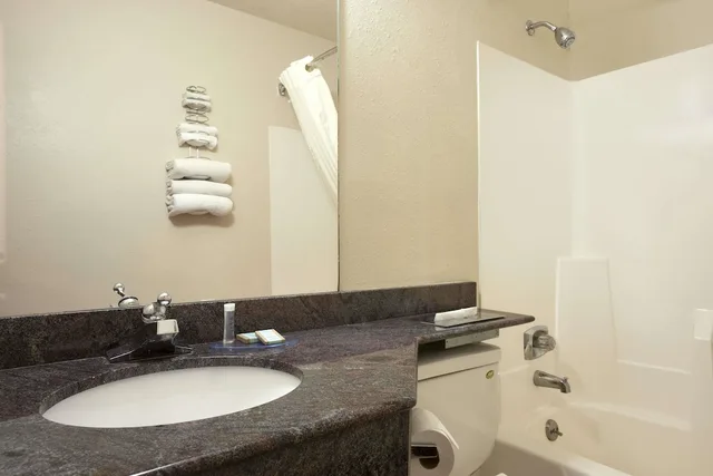 غرفة بسريرين كوين، Travelodge by Wyndham La Porte/Michigan City Area 3/4
