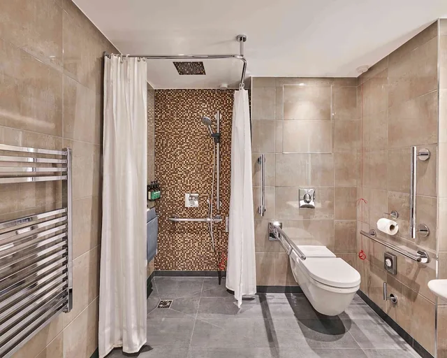غرفة بسرير كينج بإطلالة على الفناء، Hyatt Regency London Albert Embankment 2/4