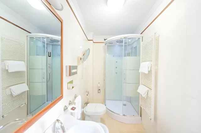 غرفة قياسية ثلاثية بسرير كوين وسرير فردي، Strozzi Palace Hotel 9/10