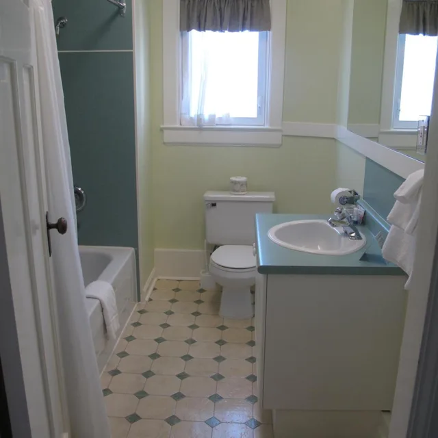 غرفة كلاسيكية بسرير كينج وسرير كوين، James Bay Inn Hotel Suites Cottage 7/8