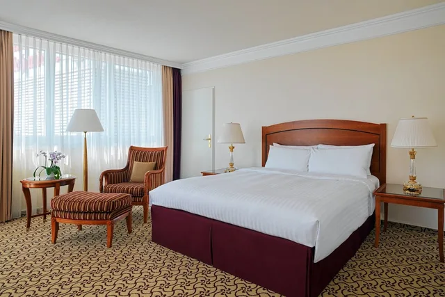 جناح استوديو ركني بسرير كينج بإطلالة على المدينة مع أريكة، Leipzig Marriott Hotel 2/3