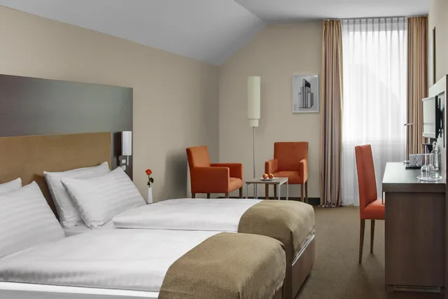 غرفة قياسية بسريرين منفصلين، INTERCITYHOTEL DARMSTADT 1/4