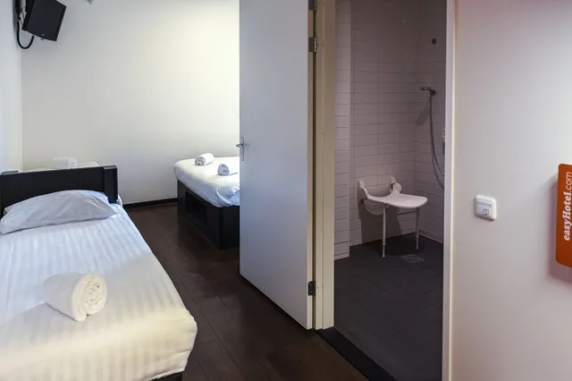 Family, Quadruple, Double and Twin Beds, Accessible, easyHotel Amsterdam City Centre 7/10