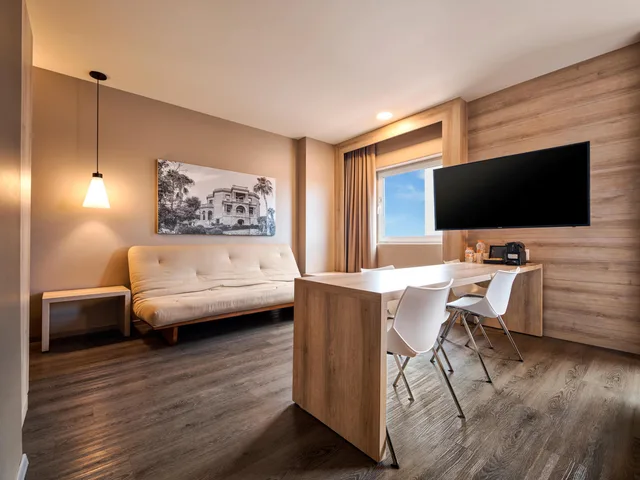 جناح بسرير كينج، Ibis Torreon 2/8