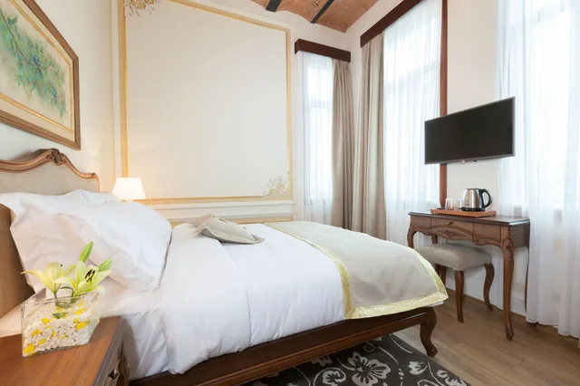 غرفة سوبيريور بسرير مزدوج بإطلالة على المدينة، Pera Parma Hotel 4/10