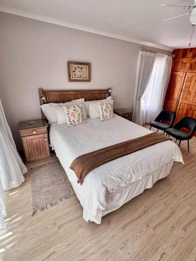 Nautilus, Queen Bed, Baywatch Villa Guest House And Self Catering Accommodation 1/5
