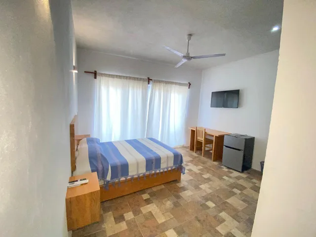 غرفة بسرير مزدوج بإطلالة على البحر، Hotel y Bungalows Acuario 2/4