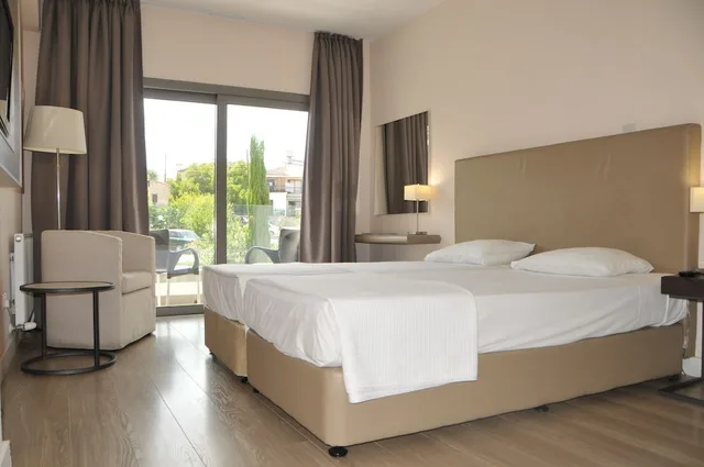 غرفة قياسية بسرير مزدوج بإطلالة على الفناء، Droushia Heights Hotel 2/7