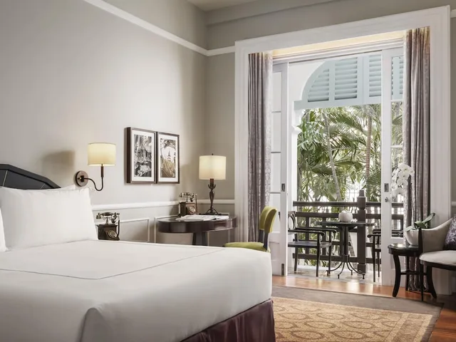 Colonial, Suite, King Bed, Raffles Hotel Le Royal 2/10