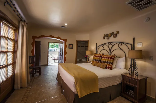 جناح فاخر، Los Arboles Hotel 2/3