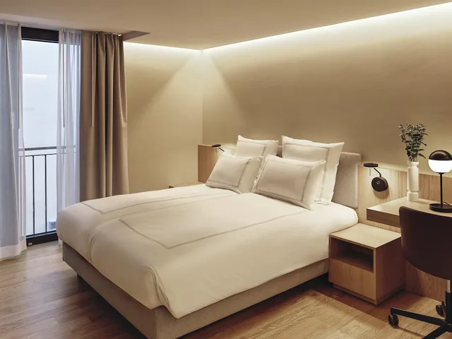 Classic, Queen Bed, Swissotel Kursaal Bern 1/6
